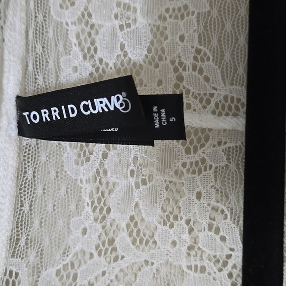 Torrid Curve Ivory Lace Robe Size 5X - Picture 5 of 11